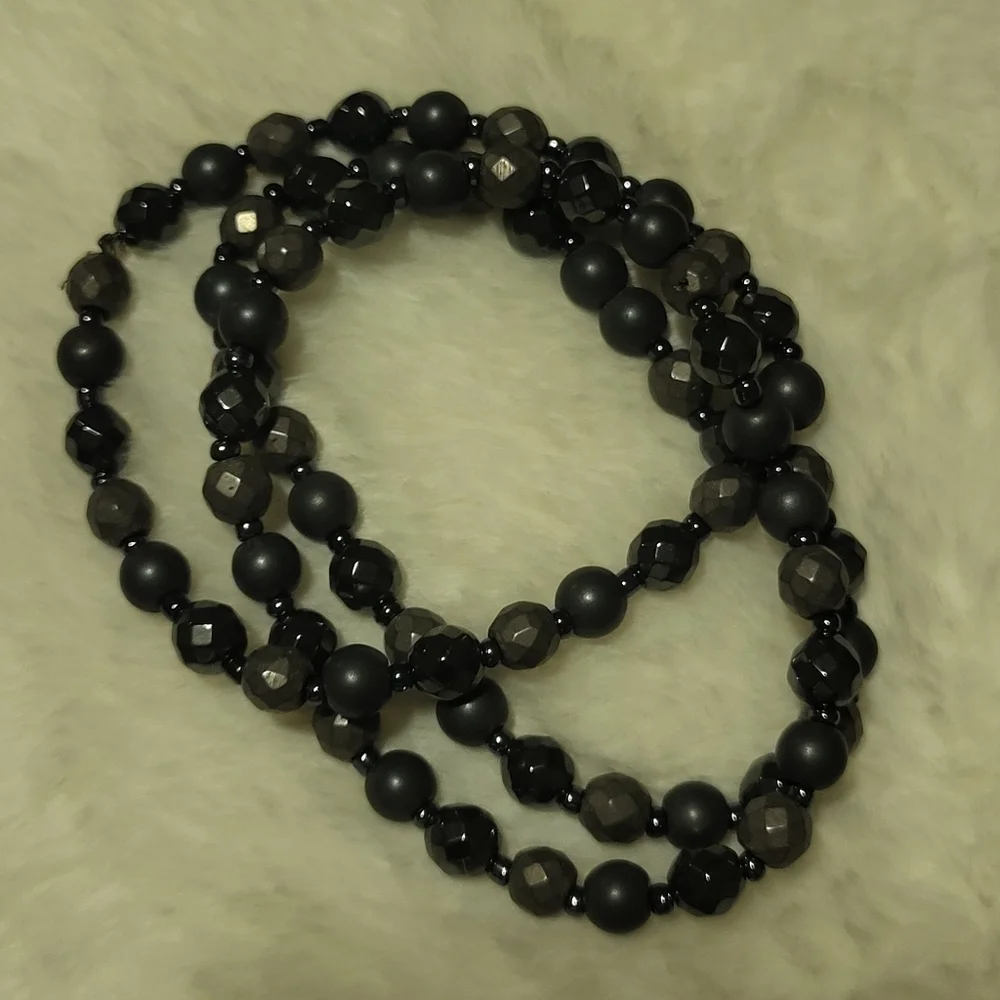 Elegant Black Beaded Bracelet - Picture 6 of 6